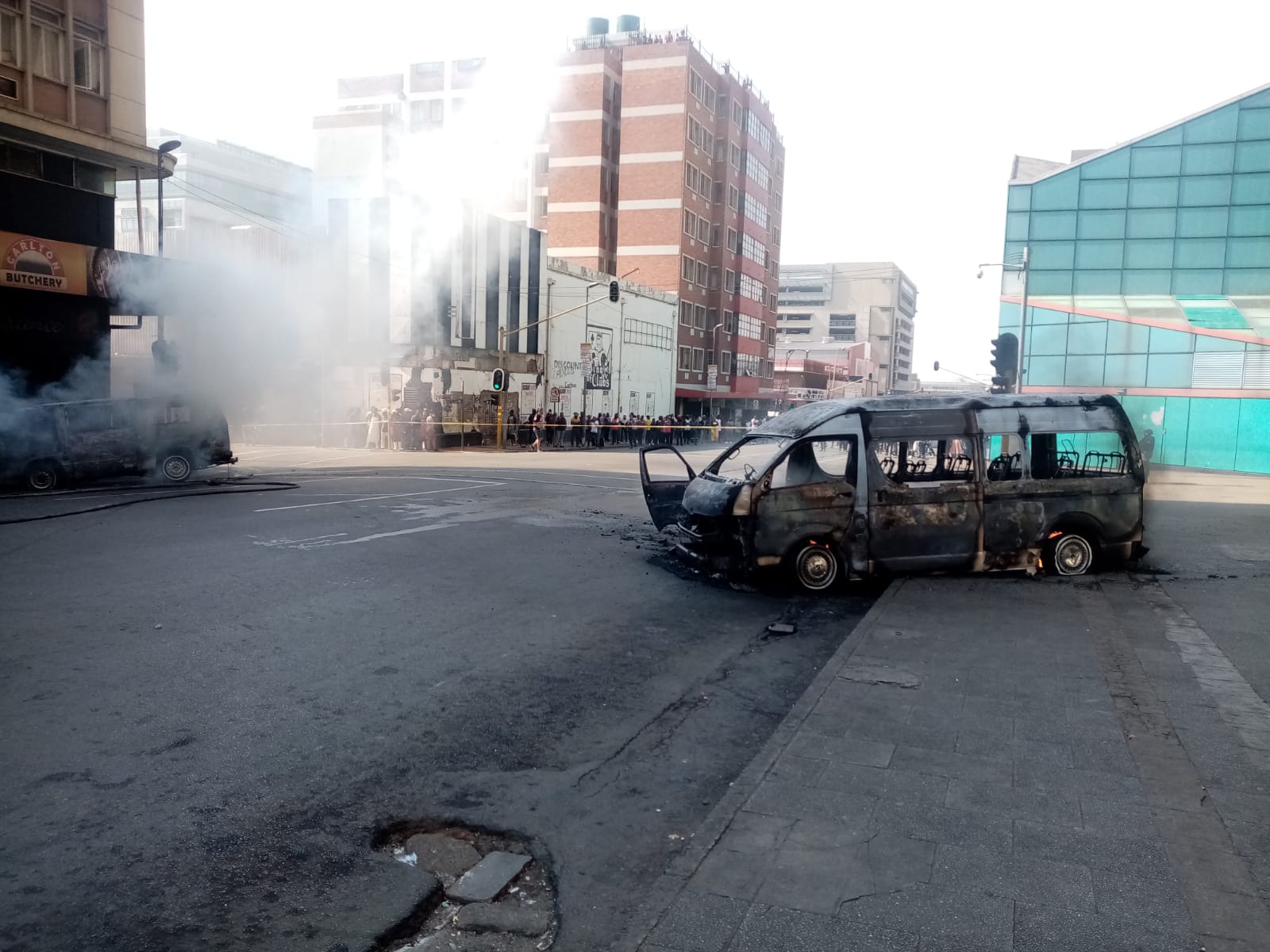 WATCH | At least 4 taxis torched as violence erupts between rival taxi associations in Joburg